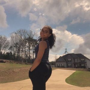 Meet your Posher, Alyssa